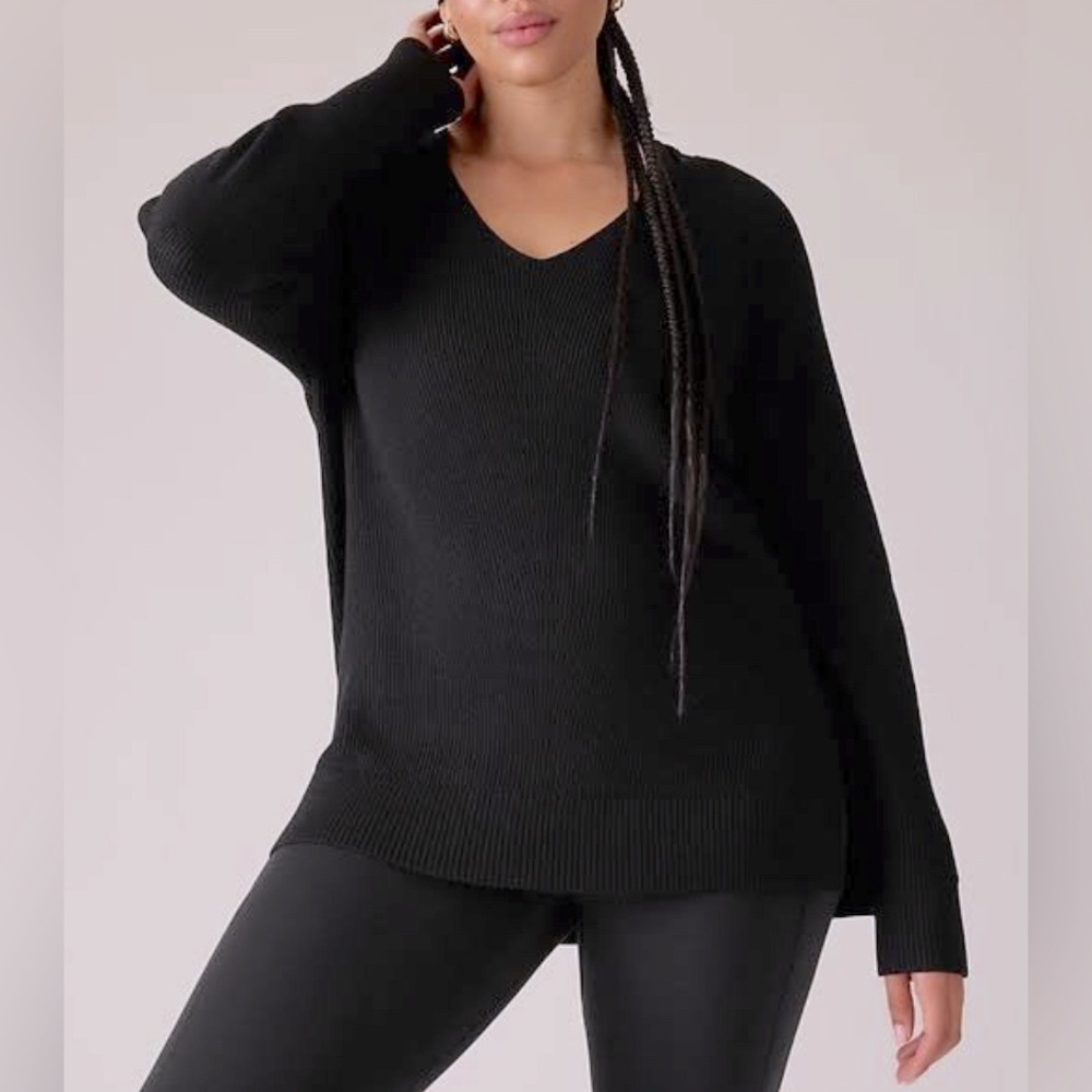 Athleta Hanover Refined V-Neck Sweater in Black Merino Wool size medium